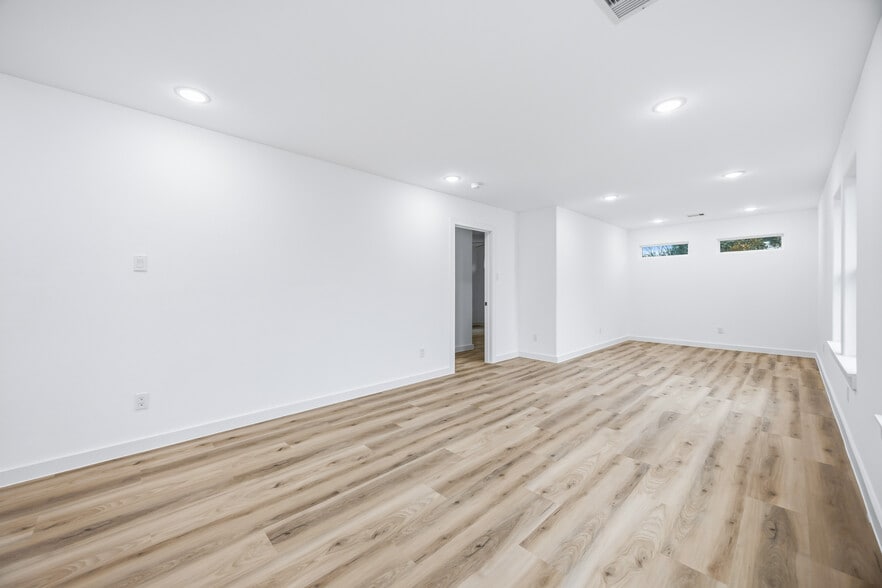 Building Photo - 9318 Sundown Dr