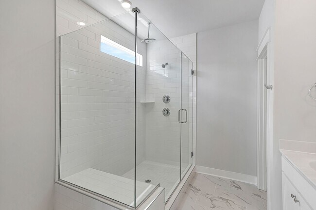 Building Photo - "Resort-Style Living Begins Right at Your ...