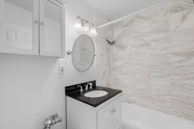 Building Photo - 2970 N Lake Shore Dr