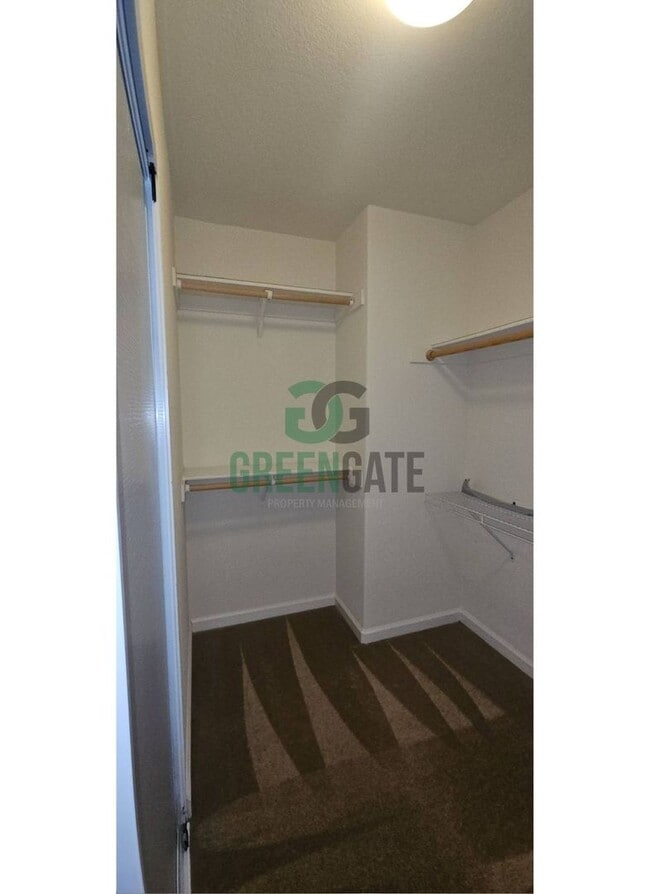 Building Photo - Beautiful 4 Bedroom, 3 Bathroom Home in Tr...
