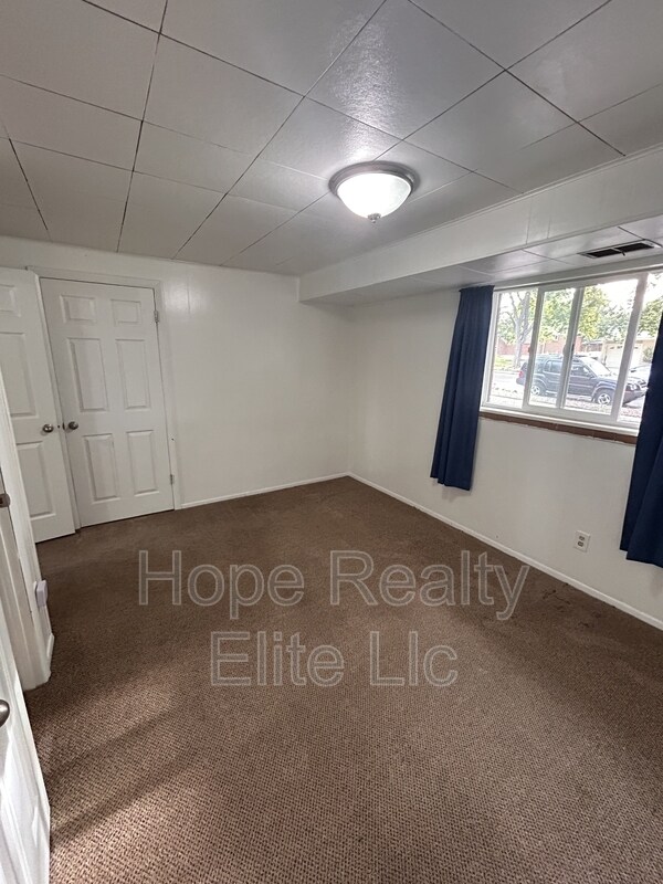 Building Photo - 1106 Querida Dr