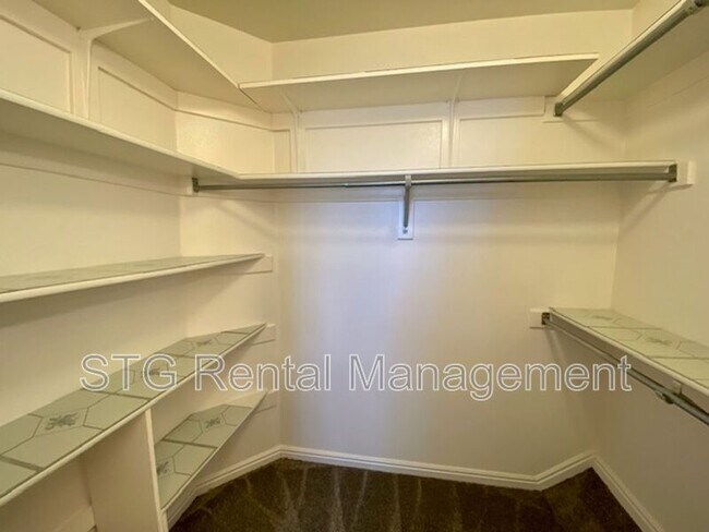 Building Photo - 2215 Chandler Dr