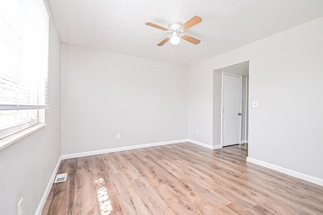 Building Photo - 10943 Birchridge Dr