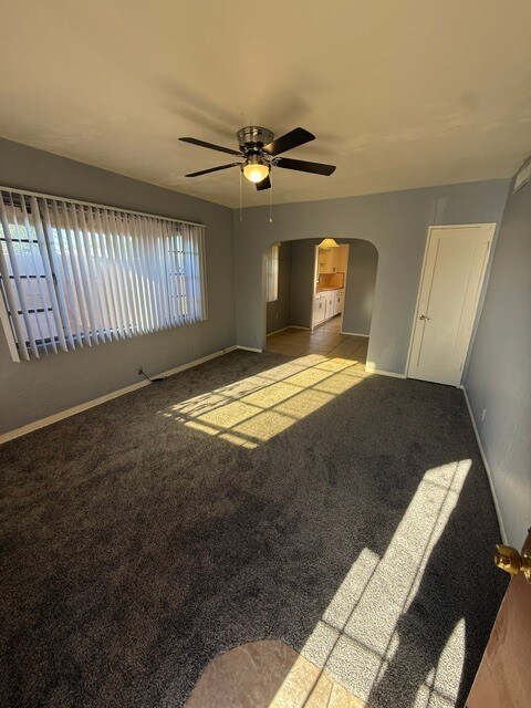 Building Photo - Town Home For rent