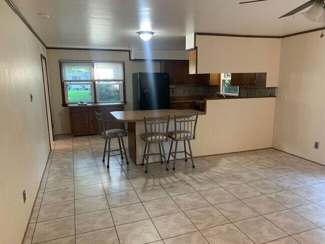 Building Photo - 3BR Single Family Home with an OFFICE!
