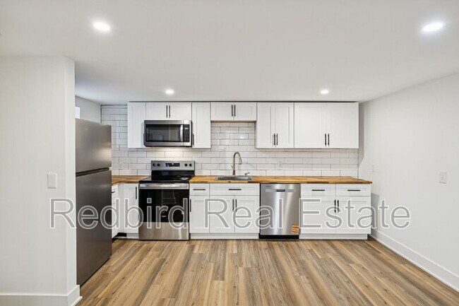 Building Photo - 611 S 12th St