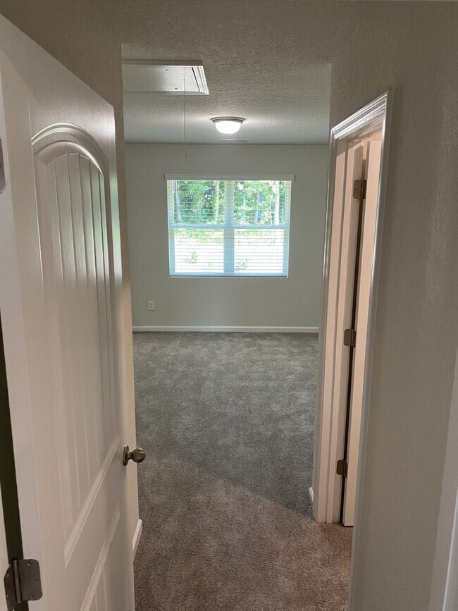 Building Photo - 3 Bedroom Wiggins Village