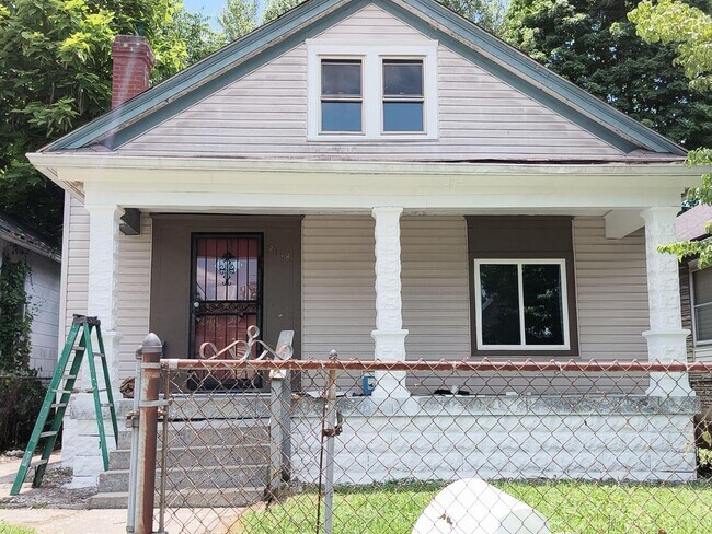 Front of Home - 2148 W Lee St