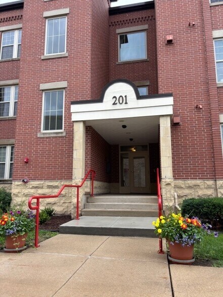 Building Photo - 201 E Lane St