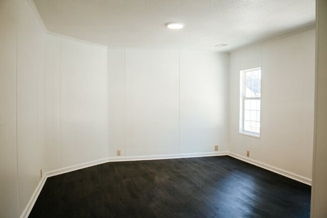 Building Photo - Spacious 4-Bed, 3-Bath Retreat on Greenhill Rd – 2000 Sq Ft of Charleston Charm!