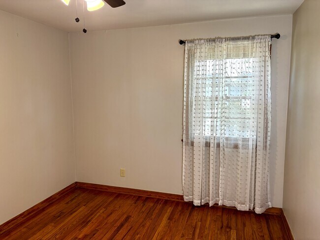 Building Photo - 4106 Woodlawn Pike