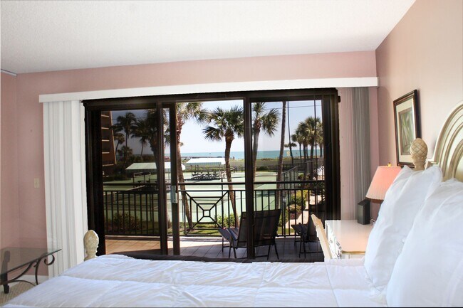Building Photo - 3939 Ocean Dr