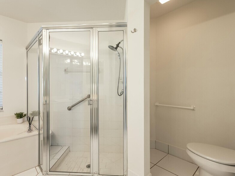 Building Photo - 12807 Hampton Lakes Cir