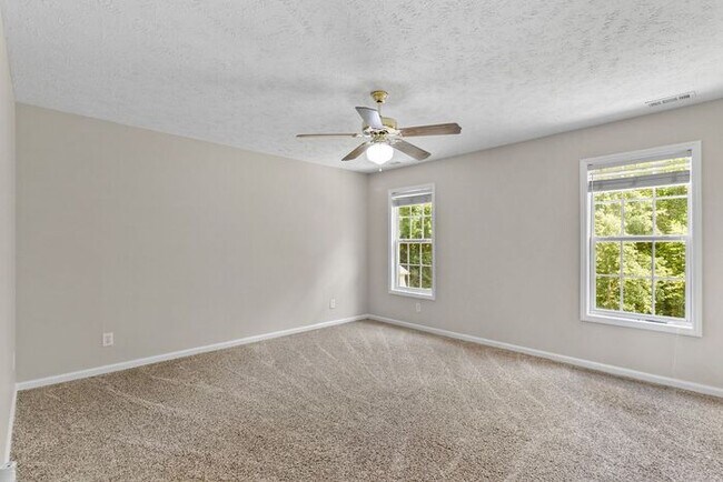 Building Photo - 3 Bedroom/2.5 Bath Home