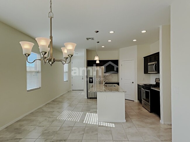 Building Photo - 672 N Nestled Hummingbird Ln E