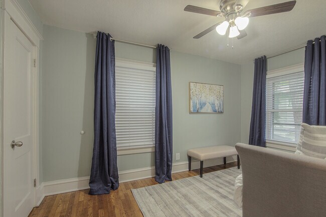 Building Photo - 1145 W 41st Terrace