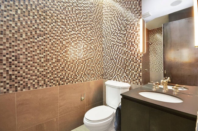 Building Photo - 1 Bond St