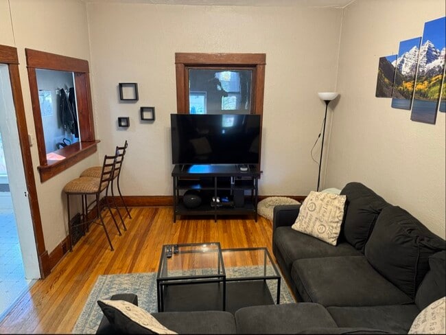 Building Photo - 371 S Franklin St