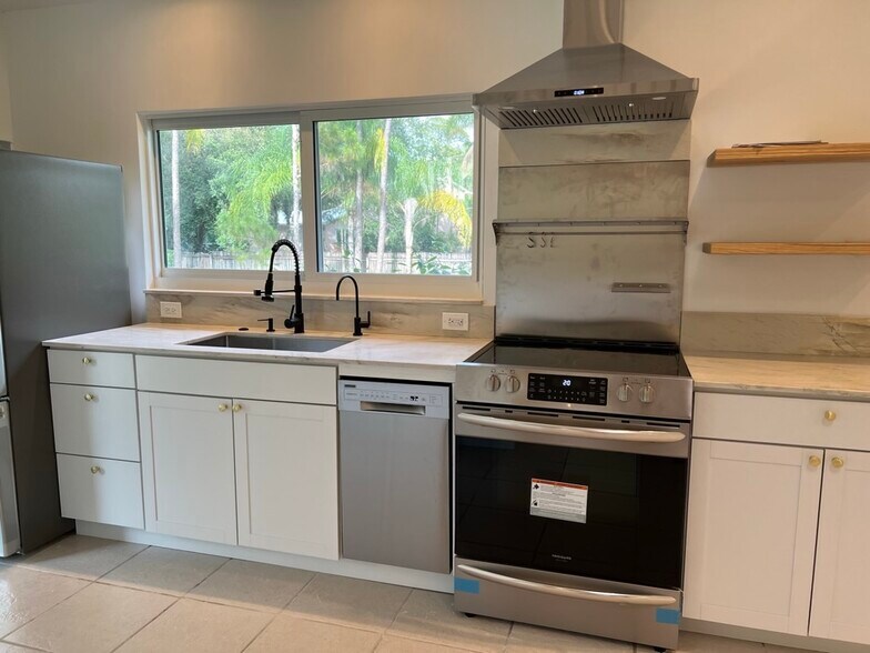 Kitchen - 15888 118th Trl N