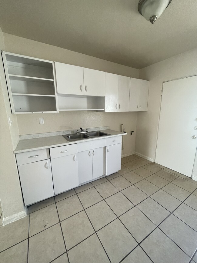 Building Photo - 1402 St Johns Dr