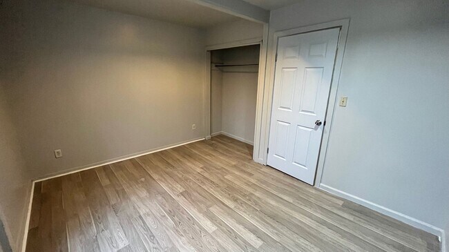 Building Photo - 212 Ophelia St