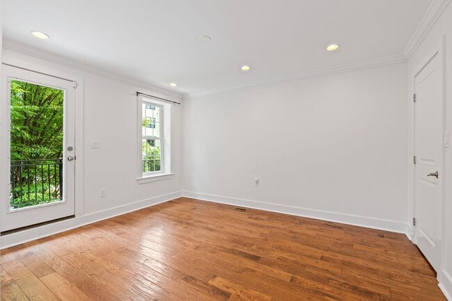 Building Photo - 1110 Orren St NE