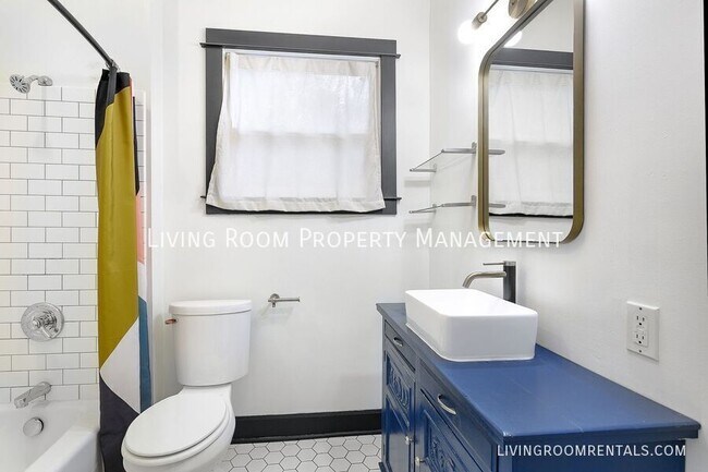 Building Photo - 8606 N Gloucester Ave