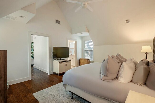 Building Photo - 2812 Oak Springs Dr