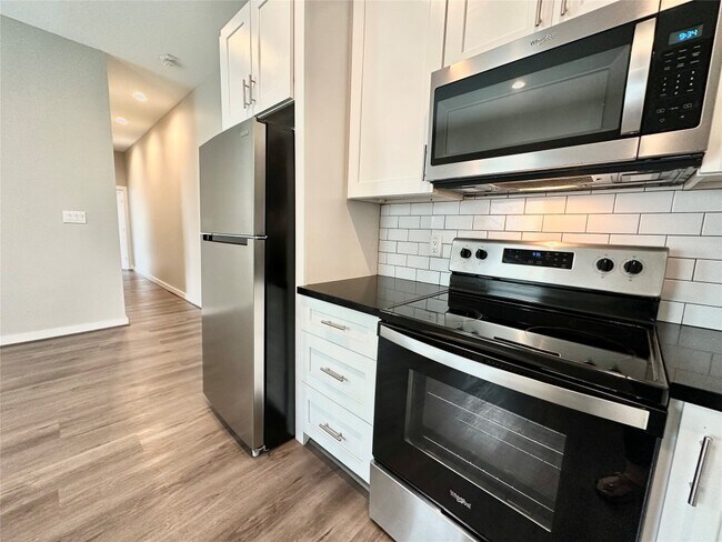 Building Photo - 225 N Everton St