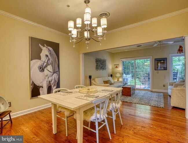 Building Photo - 28463 Pinehurst Cir
