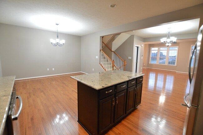 Building Photo - 3702 Sun Pl