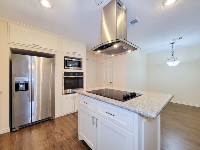 Building Photo - 12800 Briar Forest Dr