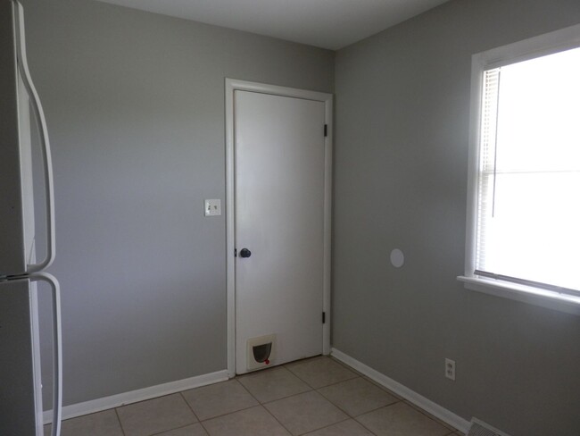 Building Photo - Great 2 Bedroom Duplex In SW Columbia!
