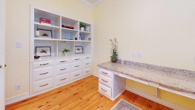 Building Photo - 100 Sweetbriar Lakes Dr