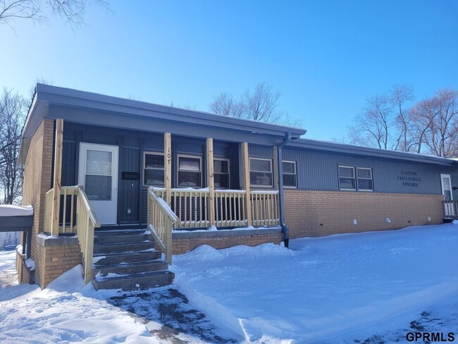 Building Photo - 107 W 20th Ave