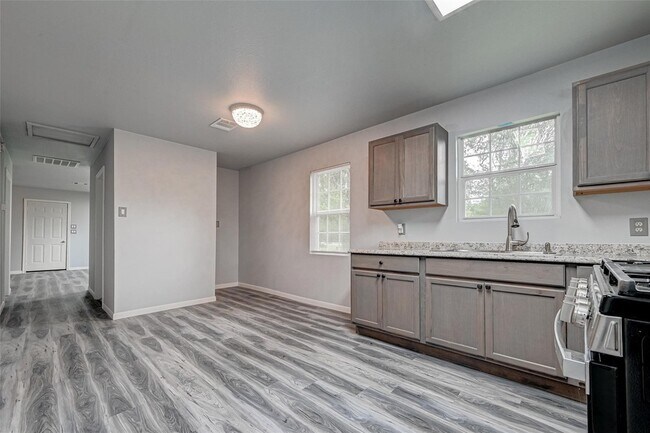 Building Photo - 15897 Dewberry Ln