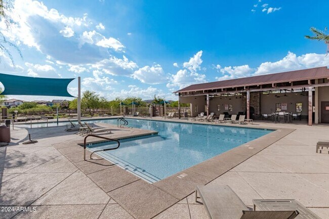 Building Photo - Charming 4 bedroom, 3 bath home in North P...