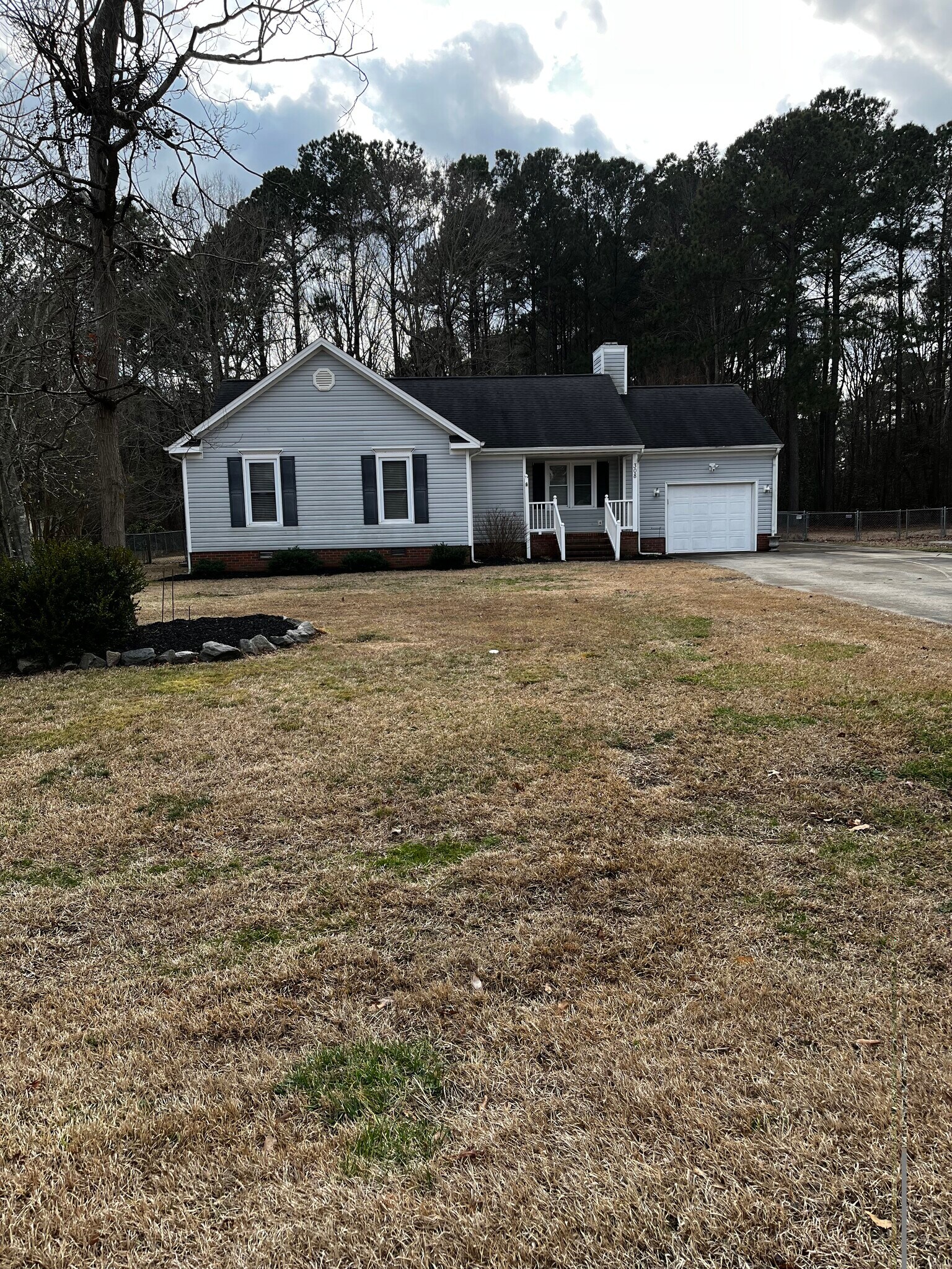 Building Photo - 308 Rose Dr