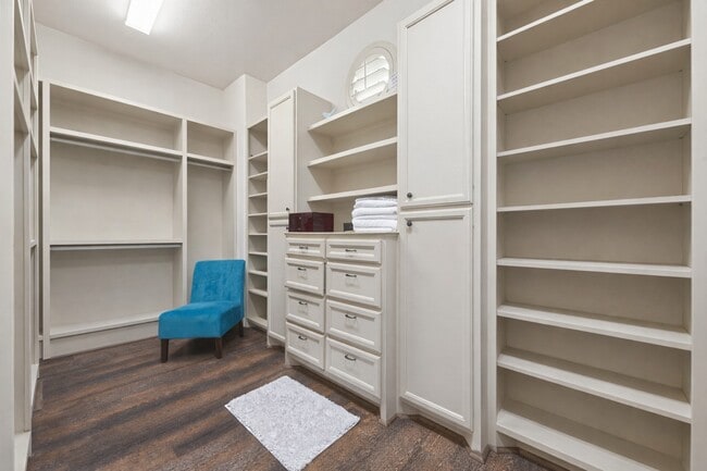 Building Photo - 7414 Dayhill Dr