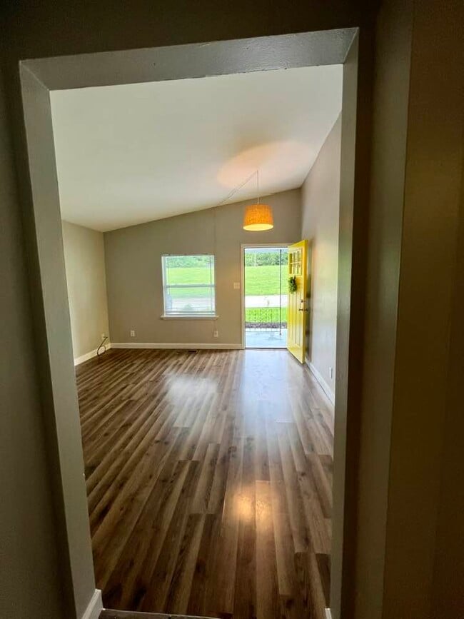 Building Photo - 2754 McCausland Ave