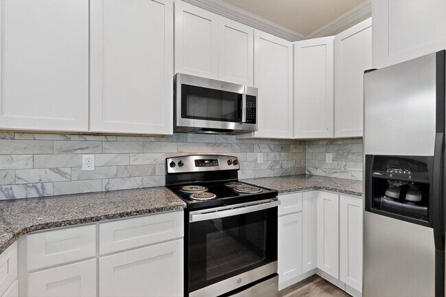 Building Photo - 1703 Ash Crescent St