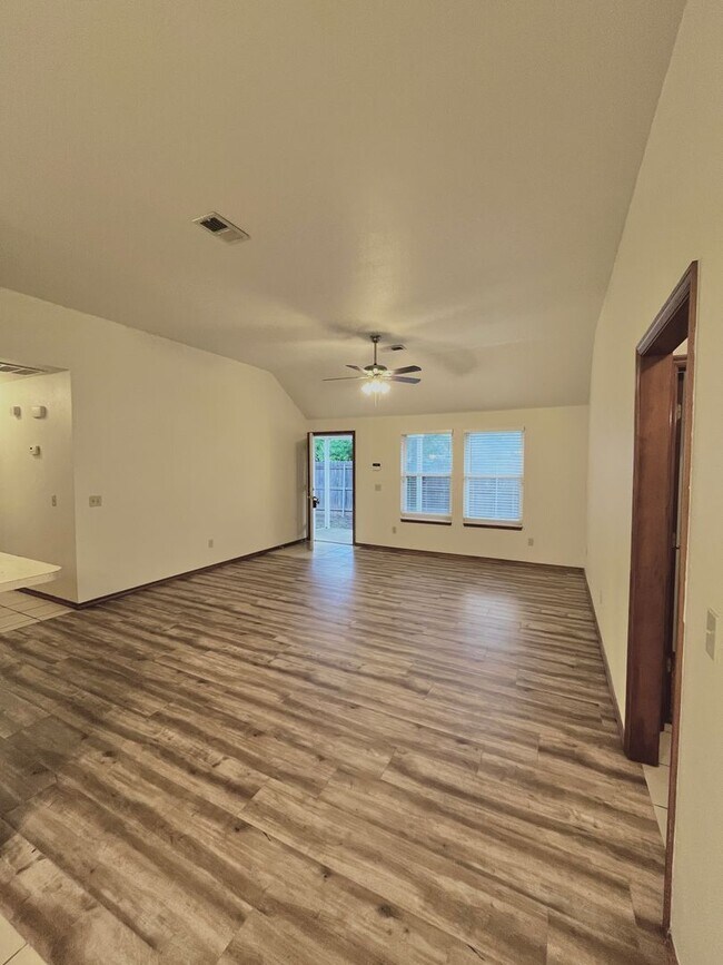 Building Photo - 1304 Commerce Dr