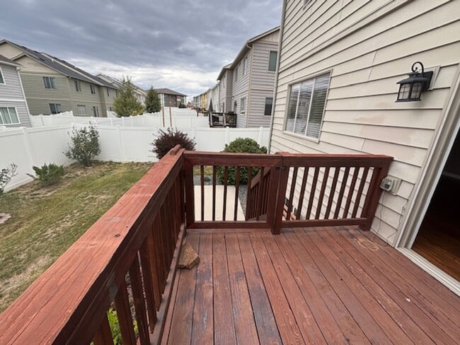 Building Photo - 4 Bedroom 3.5 Bath Townhome in Saddle Ridg...
