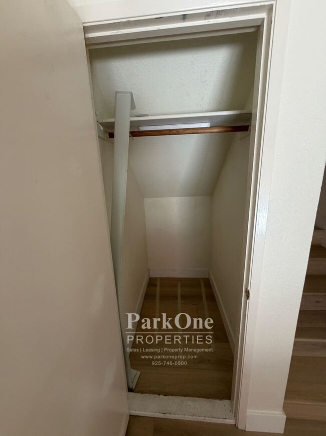 Building Photo - Two Bedroom Town House Walking Distance to Downtown Lafayette