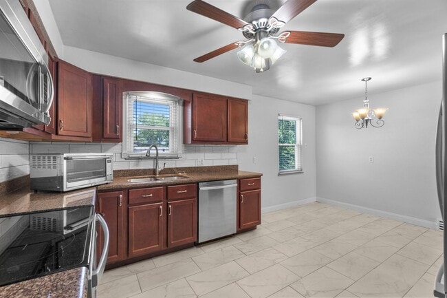 Building Photo - Charming House in Cape Girardeau