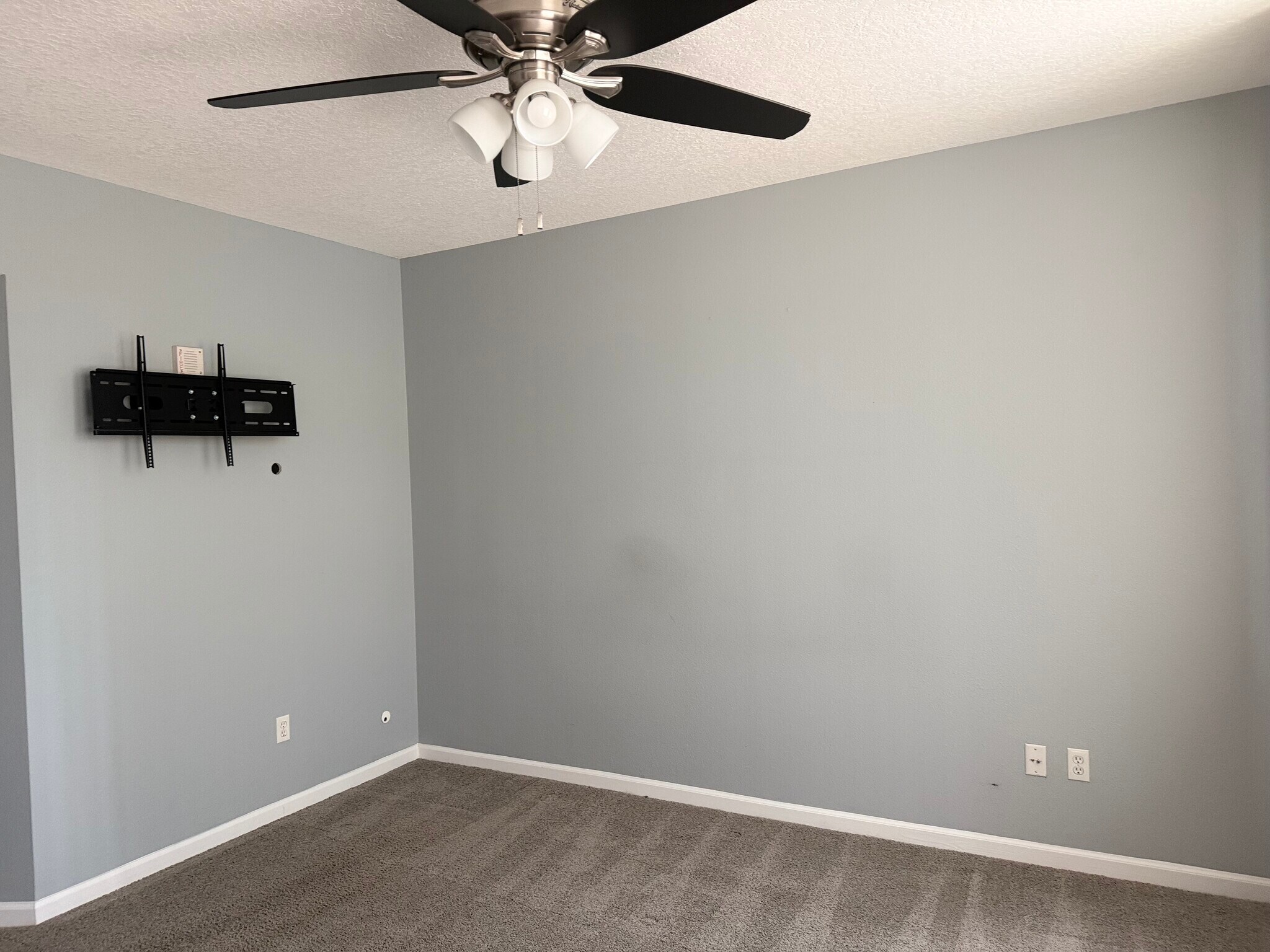 Masterbedroom - 322 E Central