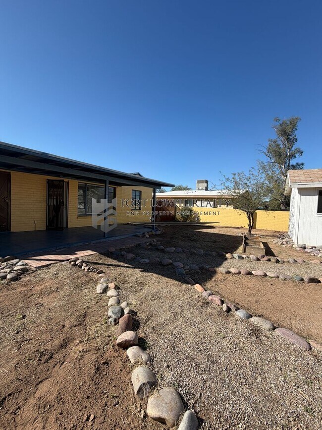 Building Photo - Welcome to this charming 2-bedroom, 1-bathroom + Den!