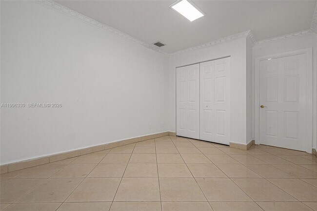 Building Photo - 2545 NE 207th St