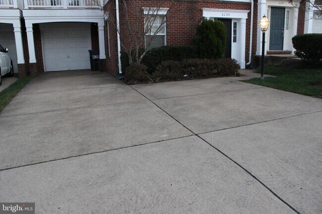 Building Photo - 8289 Glade Bank Dr