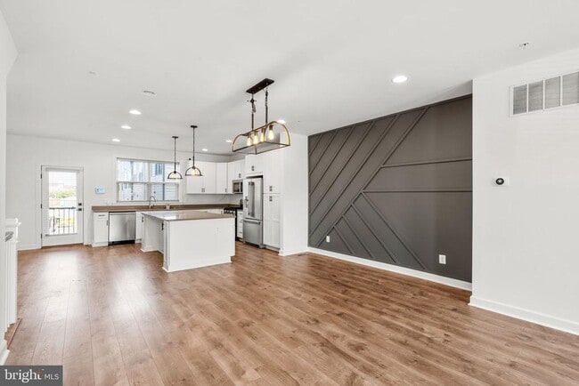 Building Photo - 921 Grundy St